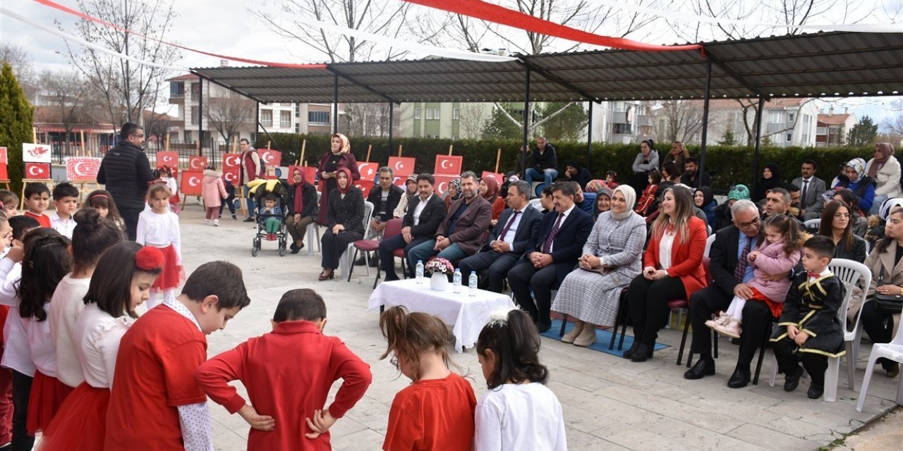 “7. Geleneksel Şanlı Bayrağım” sergisi okul bahçesinde gerçekleşti