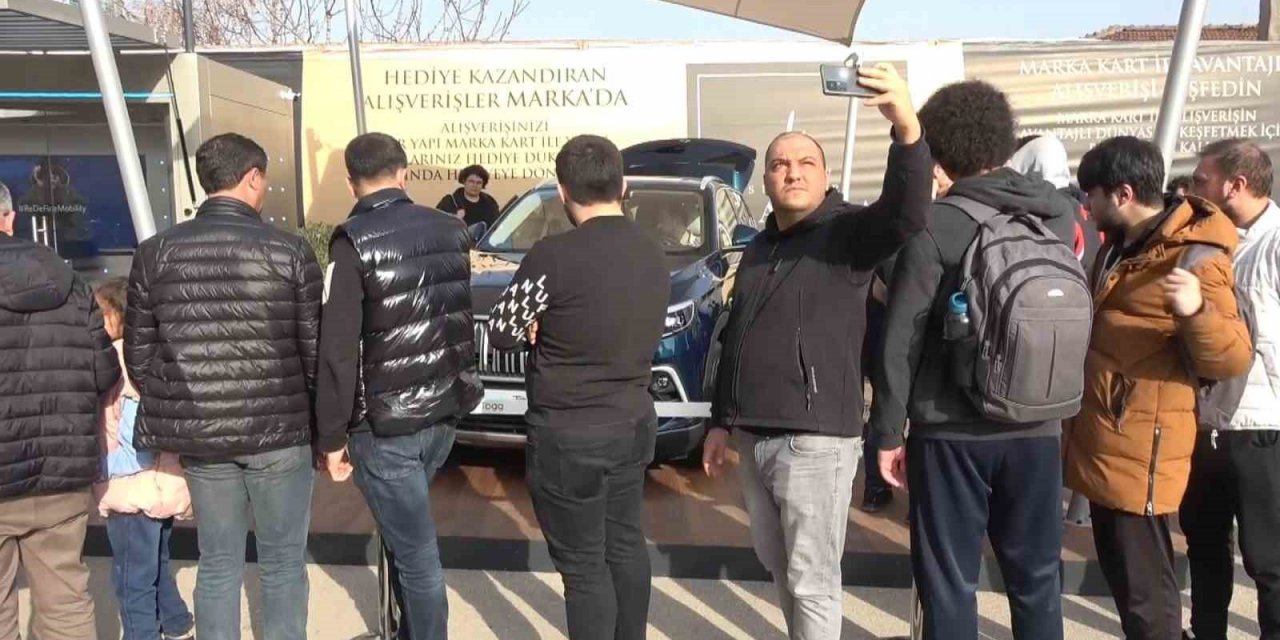 Türkiye’nin yerli otomobili TOGG’a Bursa’da yoğun ilgi