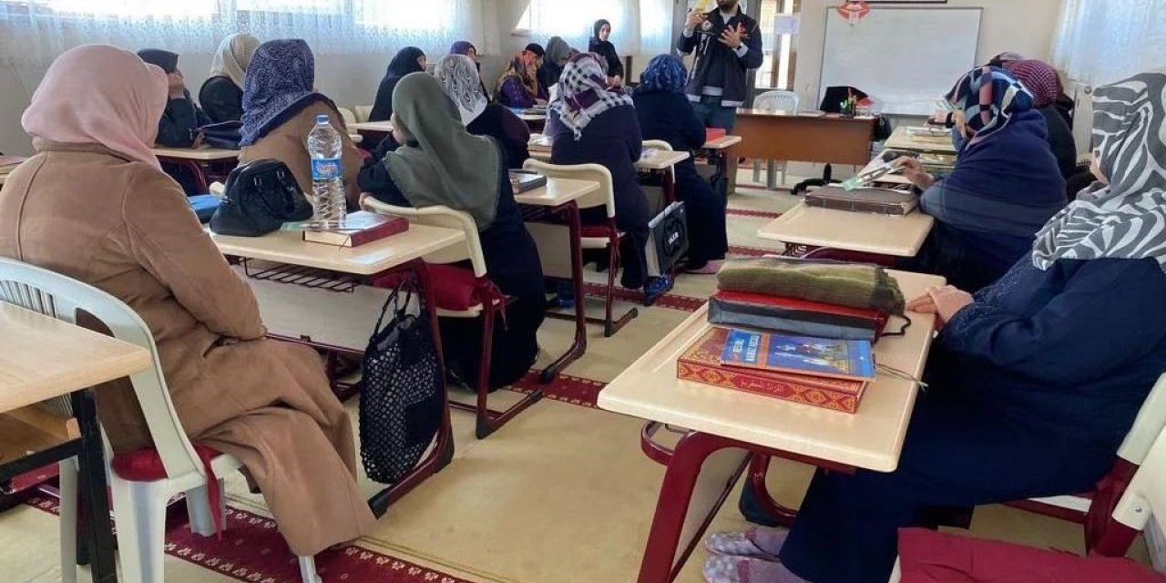 Narkotik polisleri annelere madde bağımlılığını anlattı