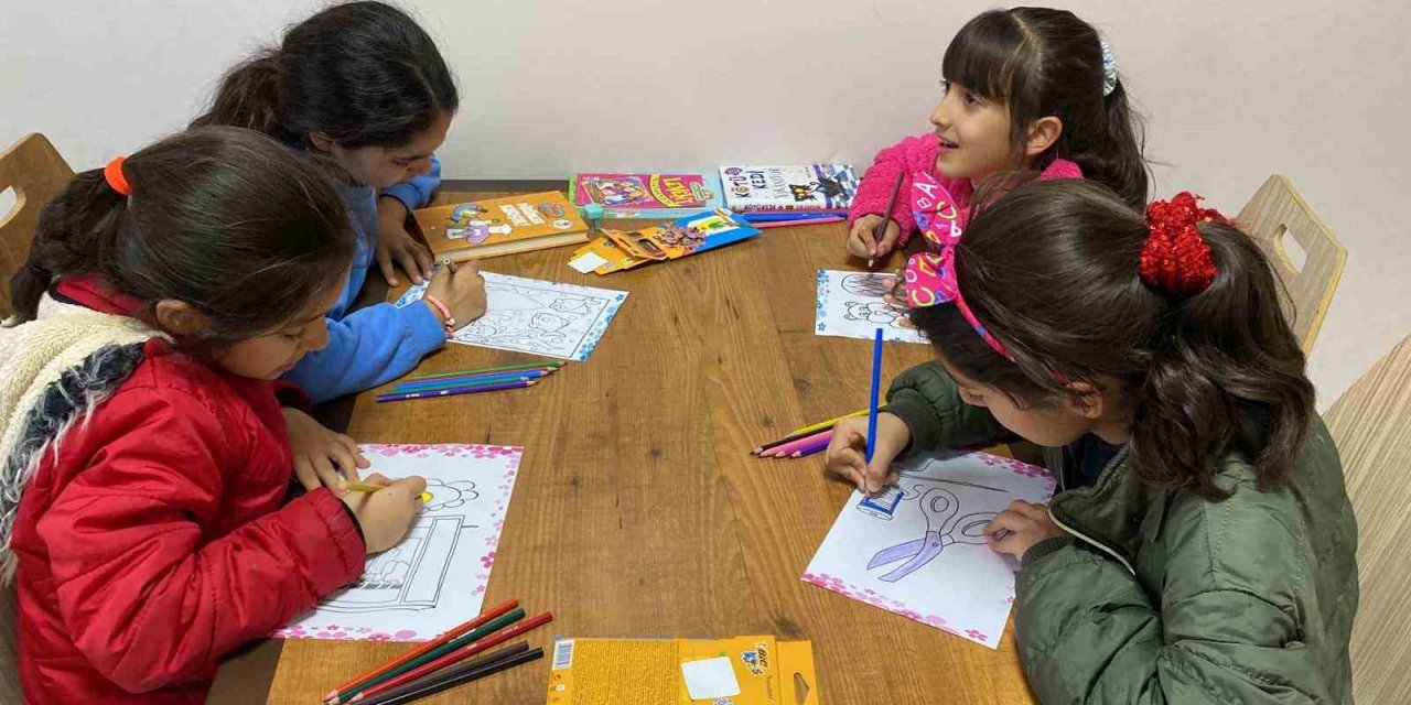 Depremzede öğrenciler için kitaplık oluşturuldu