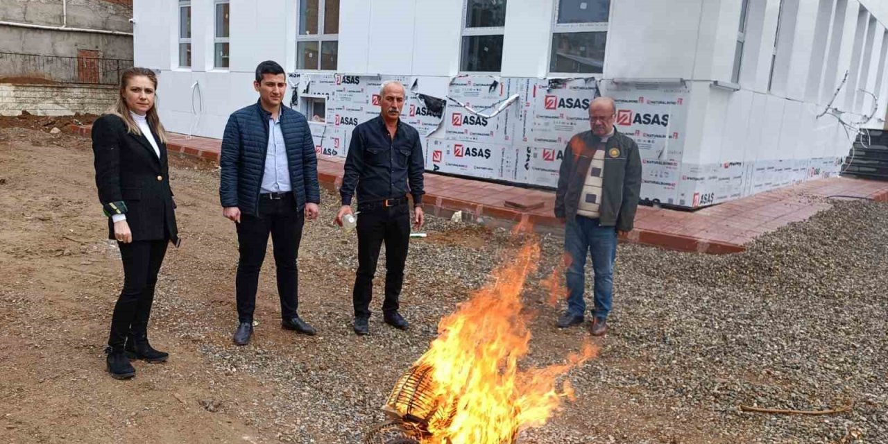 Siirt’te kaçak avcılardan ele geçirilen kafesler imha edildi
