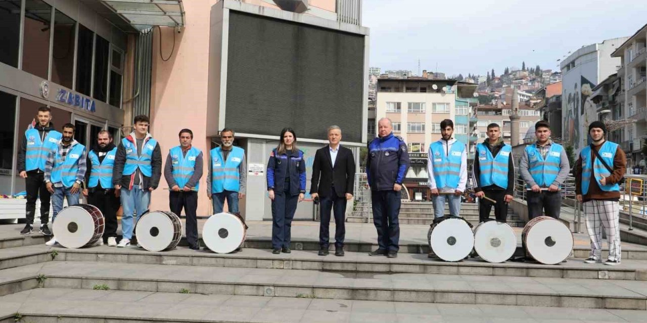 Kimliği olmayan davulcular dikkat