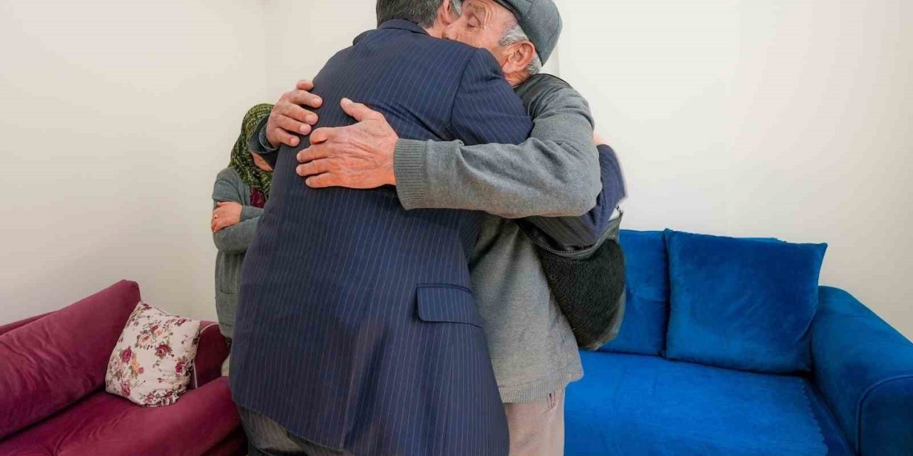 Fadıloğlu’ndan yaşlılara saygı ziyareti