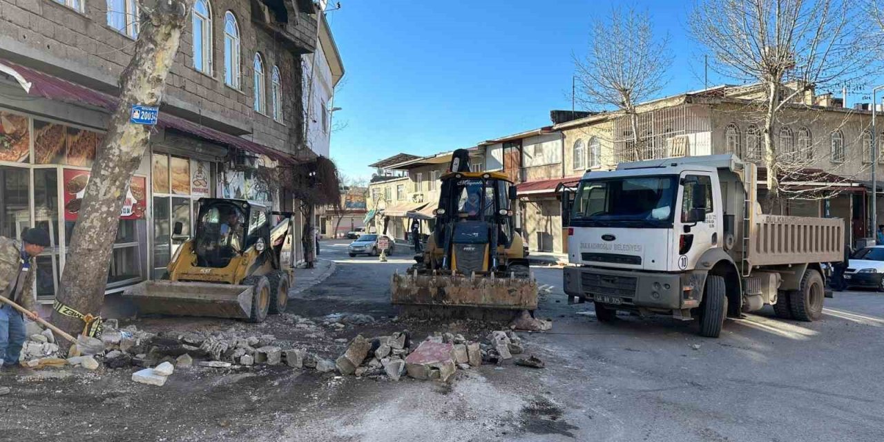 Dulkadiroğlu’nda ara sokaklar molozlardan temizleniyor