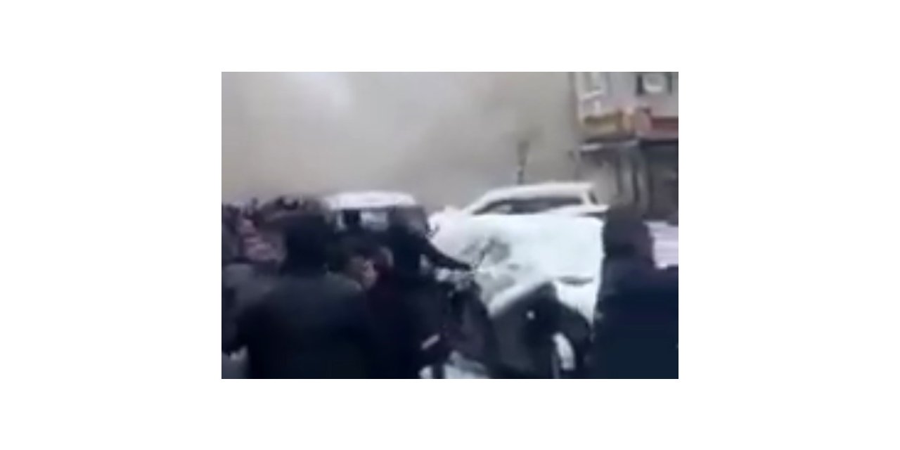 7,6’lık depremde 5 katlı bina yerle bir oldu