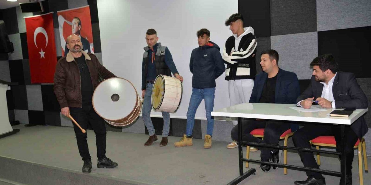 37 yıllık Ramazan davulcusu bu yıl da vatandaşları sahura kaldıracak