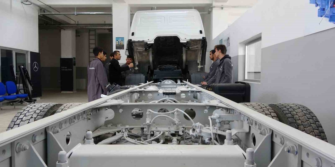 Kızıltepe’de bu okuldan çıkan öğrenciler Alman devi firmalarda çalışma imkanı buluyor