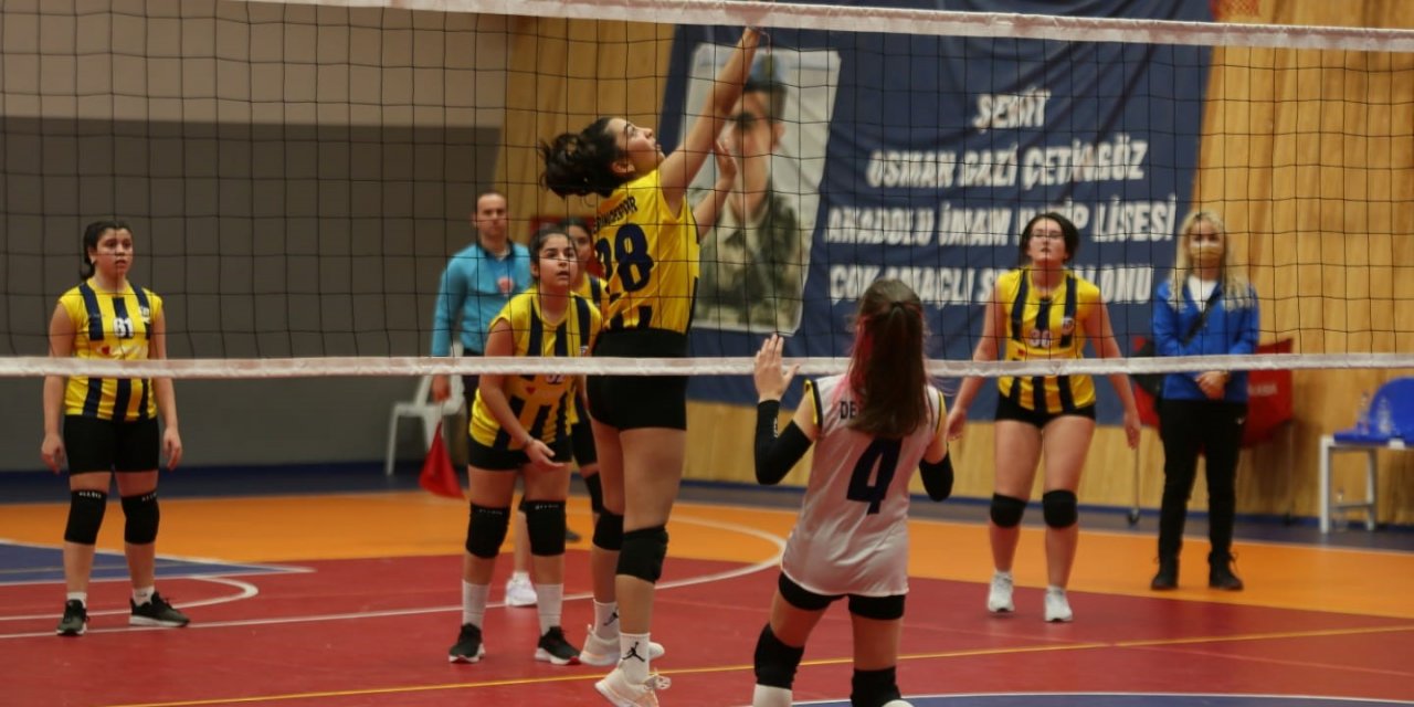 Filede kazanan Derince Midi Kız A oldu