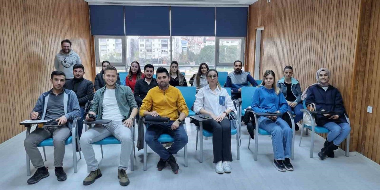 Edirne’de polis ekiplerine elektronik kelepçe aktivasyon eğitimi verildi