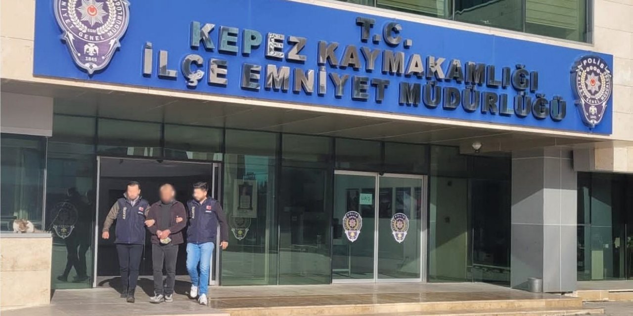 Antalya’da kesinleşmiş hapis cezasıyla aranan 2 kişi yakalandı