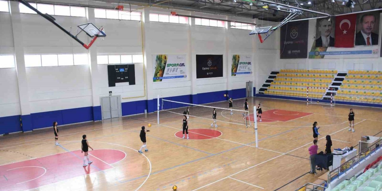 Yeni kurulan DBB Kadın Voleybol Takımı turnuvalara hazırlanıyor
