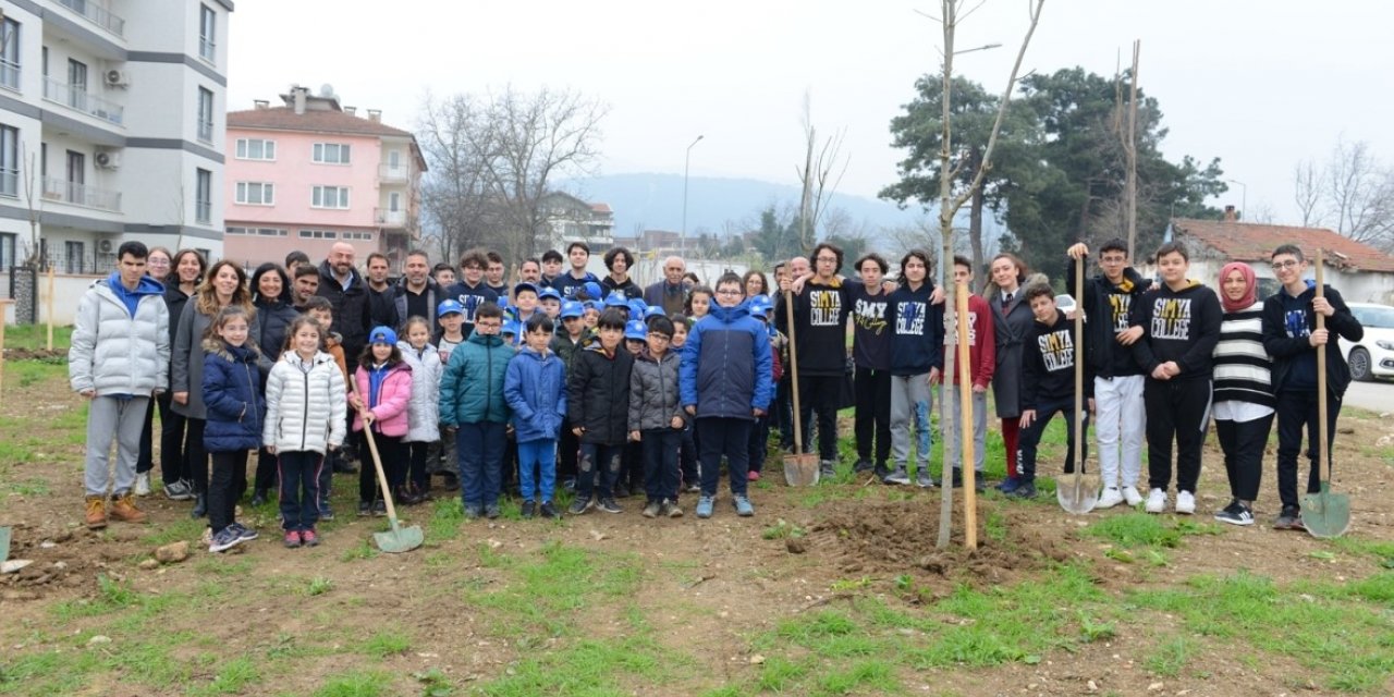 Nilüfer’de öğrenciler gelecekleri için fidan dikti