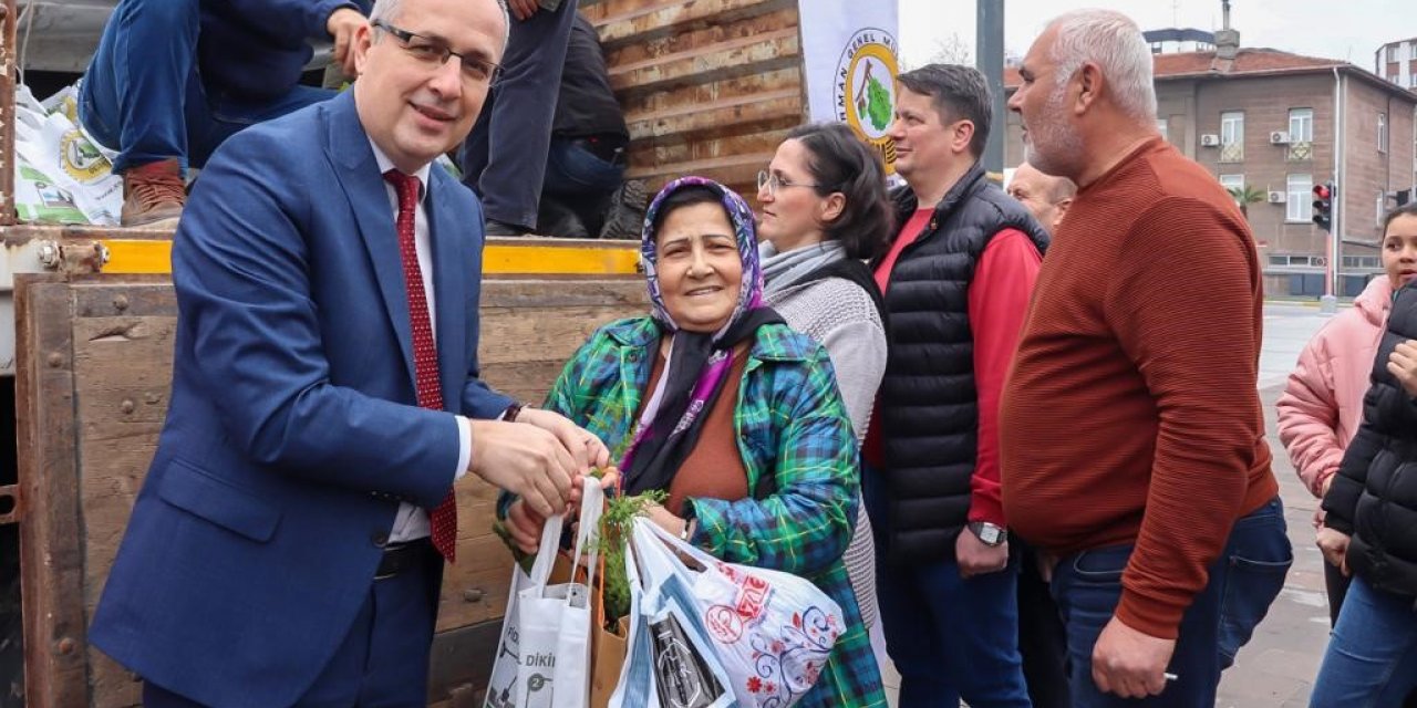 Balıkesir’de 2 bin fidan vatandaşa ücretsiz dağıtıldı