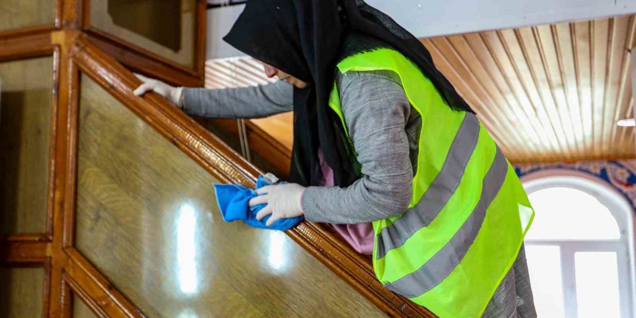 Van’da Ramazan öncesi cami temizliği