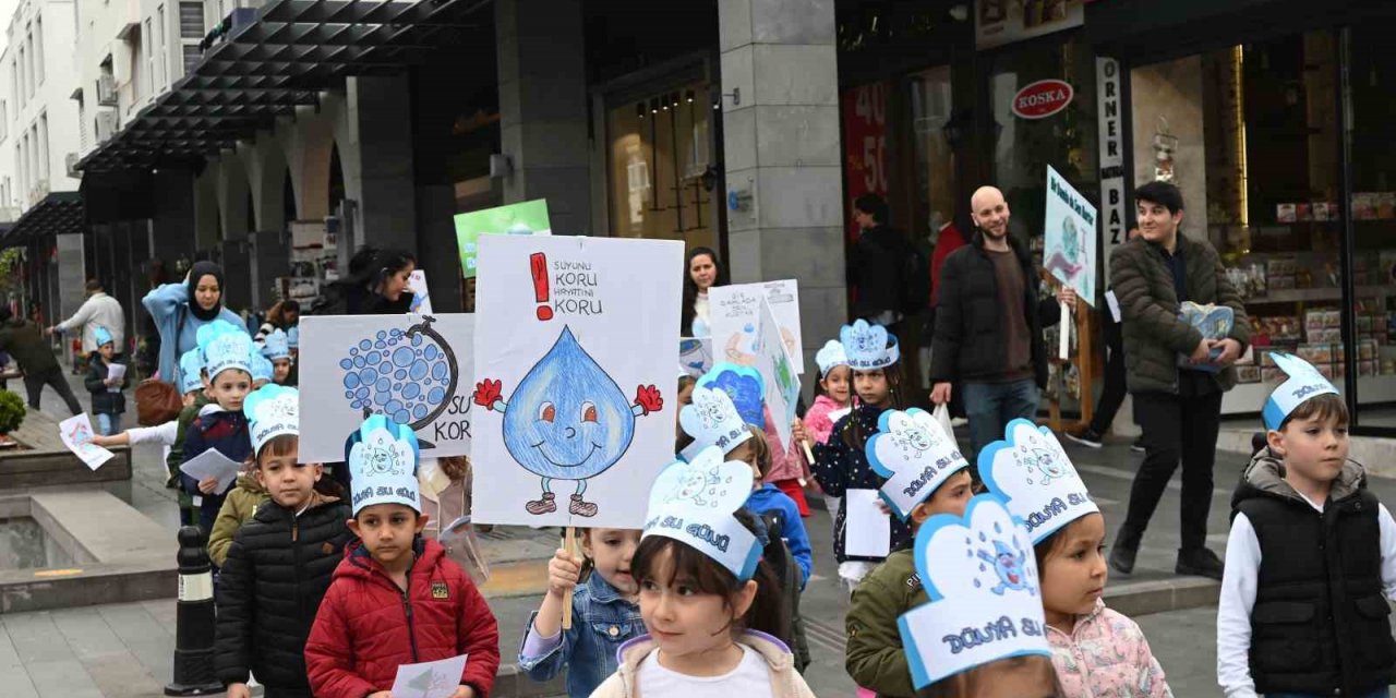 Miniklerden anlamlı yürüyüş