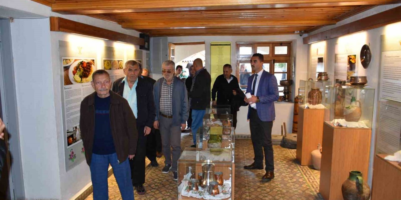 Salihli Kent Müzesi, huzurevi sakinlerini ağırladı