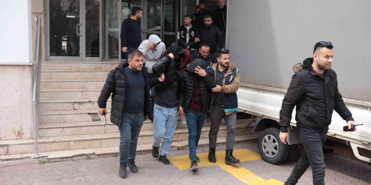 Hırsızlara 3 aylık takip sonucu operasyon: 2.5 milyon TL değerinde yanmış kablo ele geçirildi