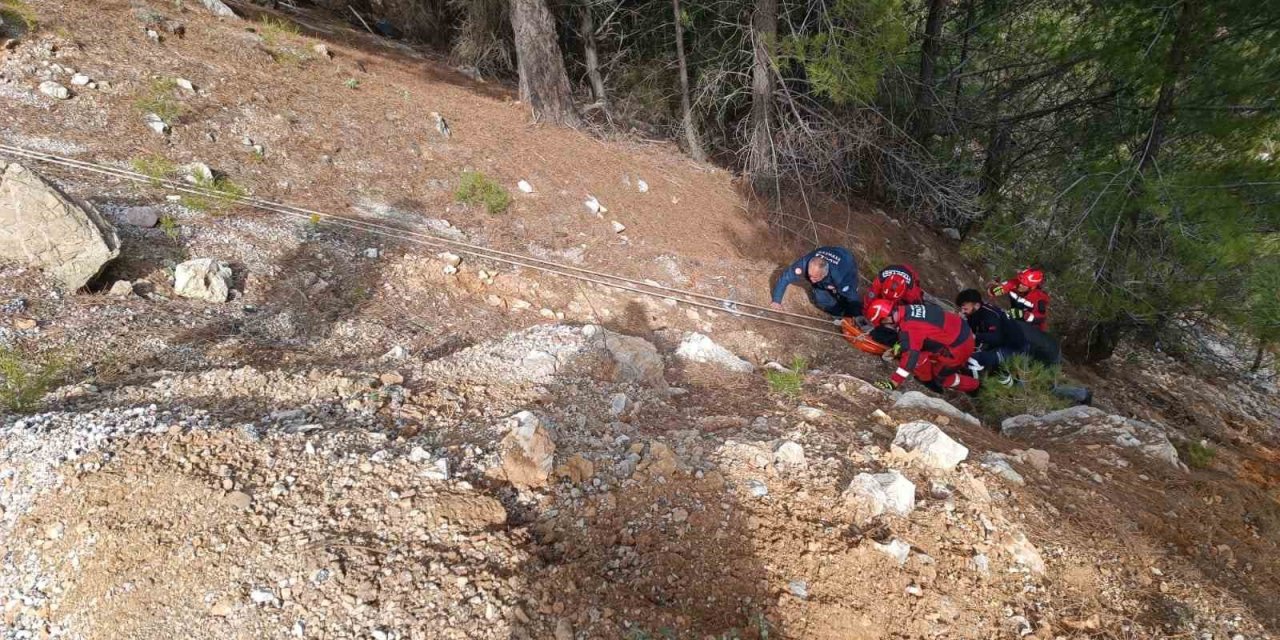 Seydikemer’de kamyonet uçuruma uçtu: 1 yaralı