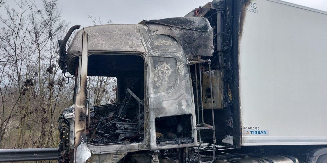 Otoyolda tırın kupası alev topuna döndü