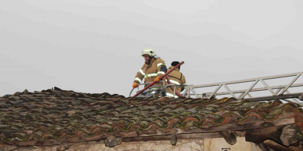 Gündüz defnedildi, akşam evi yandı