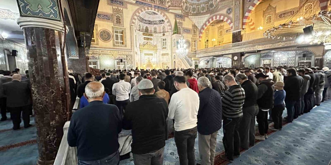 İlk teravih namazında camiler doldu