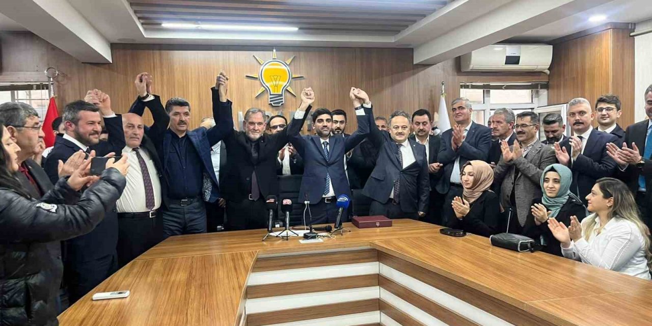 AK Parti yeni İl Başkanı Salt görevi devraldı