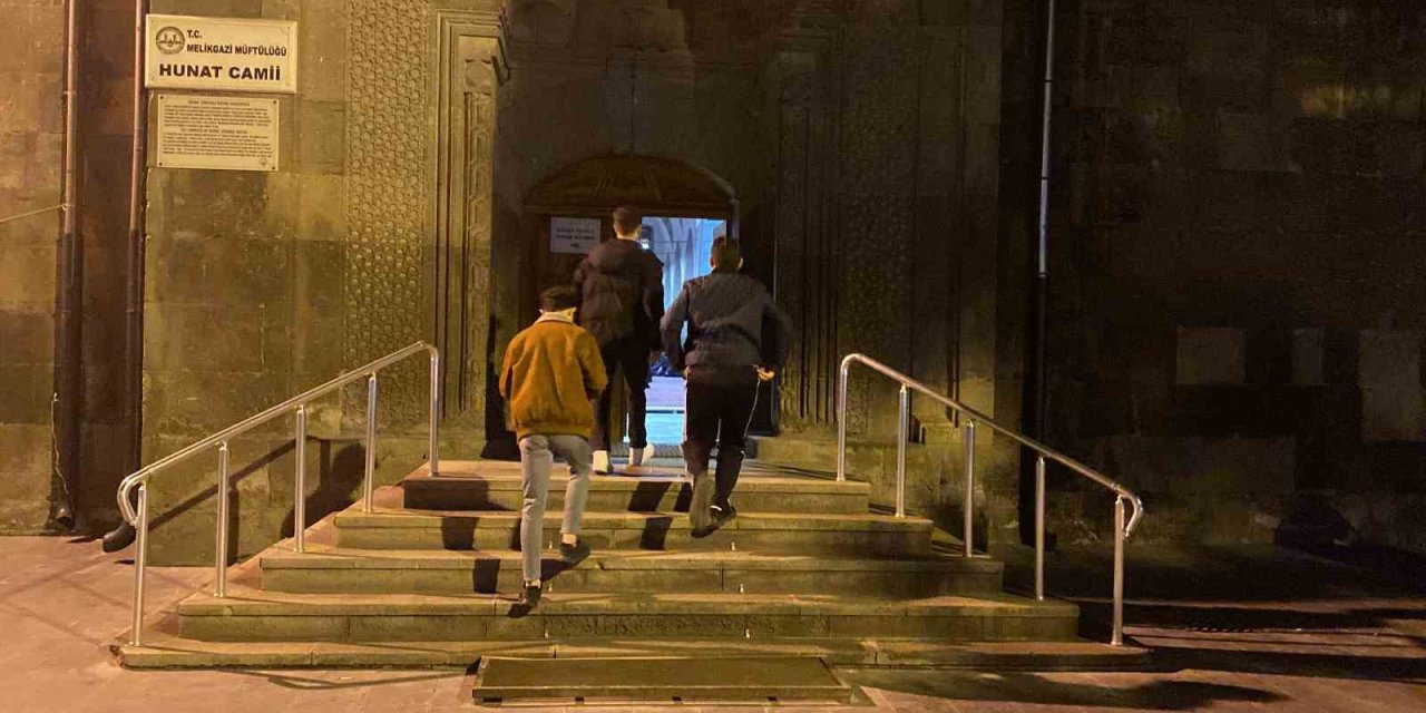 Kayseri’de ilk teravih namazı kılındı