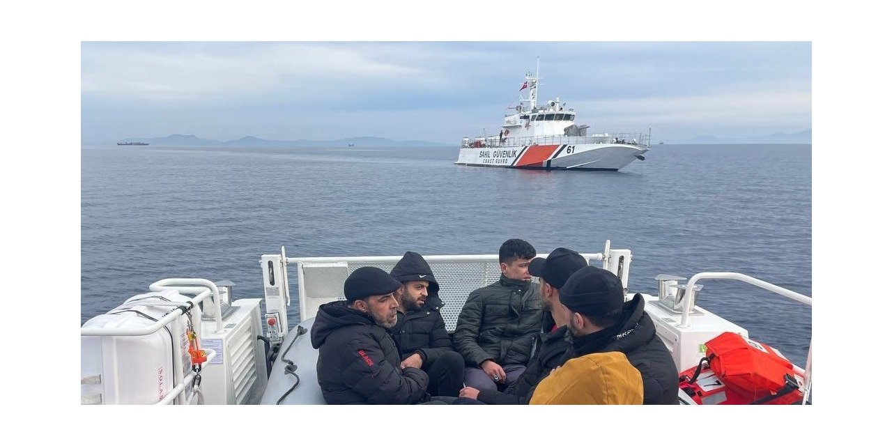 İzmir’de 54 göçmen kurtarıldı
