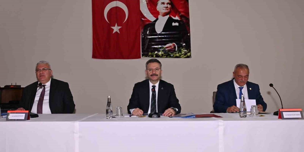 Vali Aksoy, Sultanhisarlı muhtarlar ile bir araya geldi