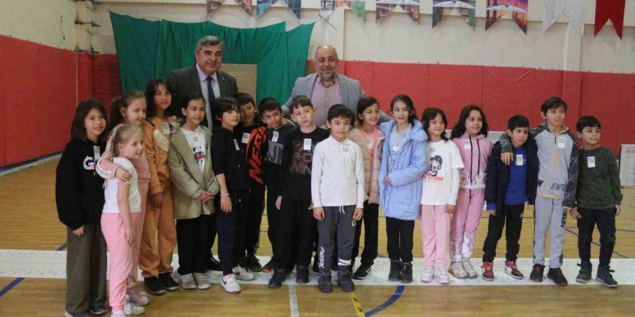 Öğrencilerin test ve ölçümleri yapılıyor