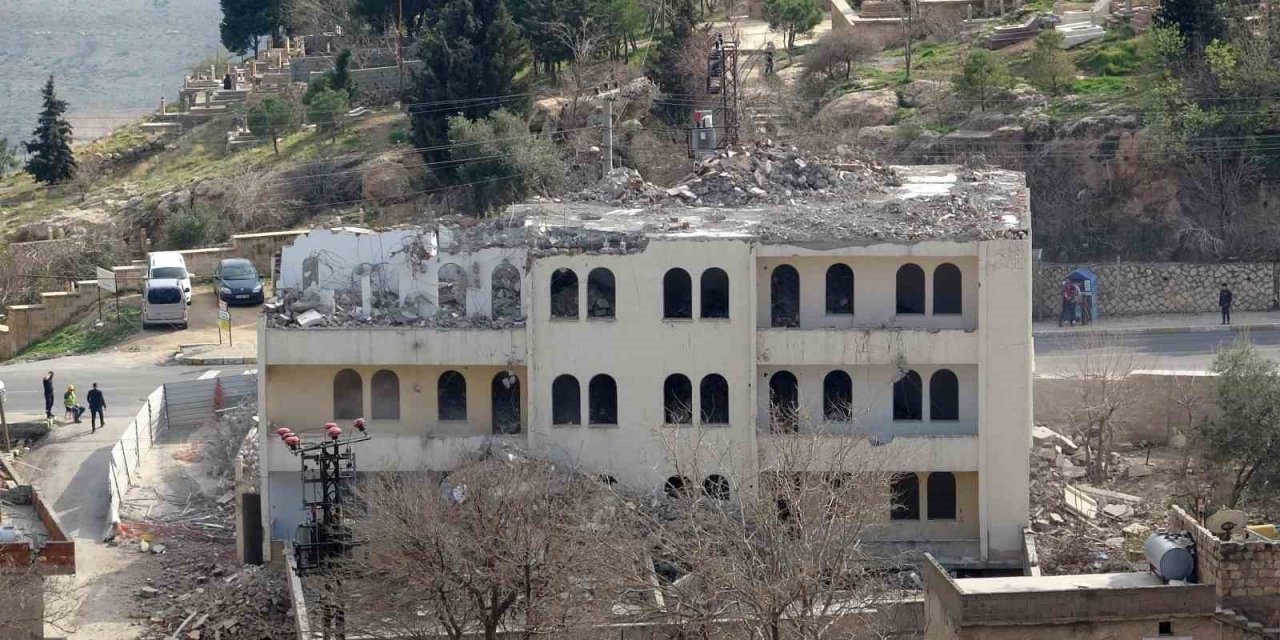 Mardin’in betonarmeleri bir bir yıkılıyor, tarihi doku ortaya çıkartılmaya devam ediyor