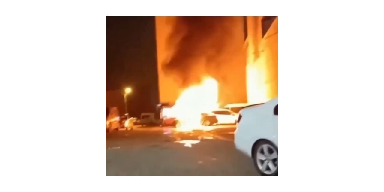 Van’da park halindeki otomobil alev alev yandı