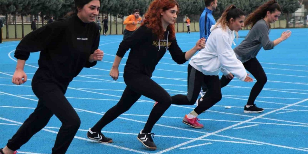 Polislik sınavlarına belediyenin imkanlarıyla hazırlanıp zafere ulaştılar