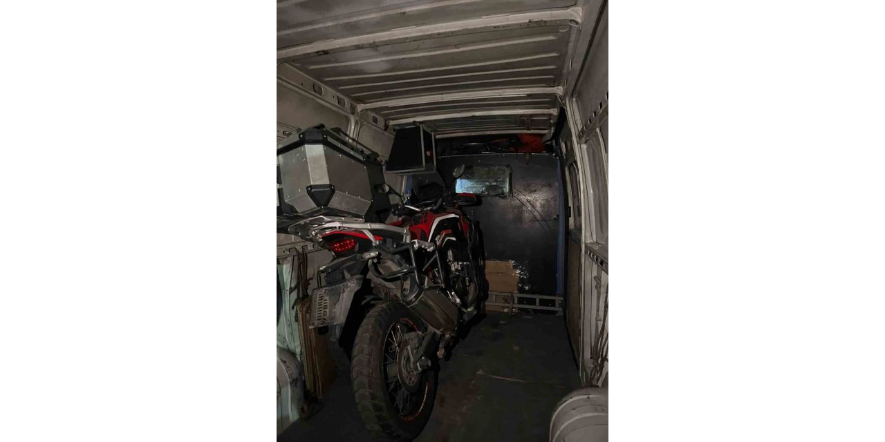 Park halindeki motosikleti çalan 4 şüpheli yakalandı