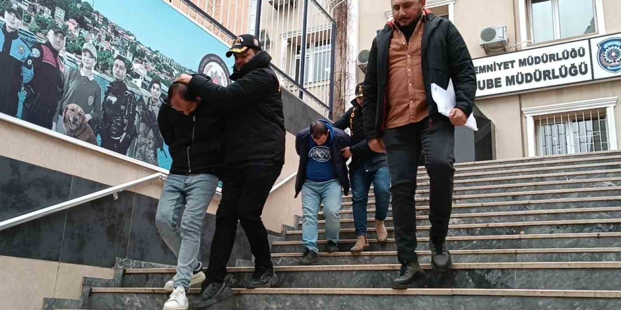 Kadıköy’de 88 yaşındaki vatandaşı arayıp 500 bin TL dolandıran iki şüpheli yakalandı