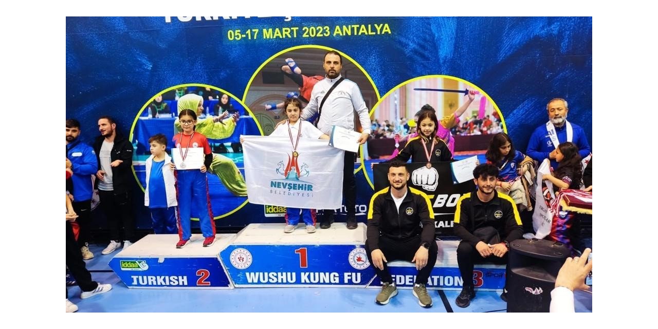 Genç Sporcular madalyalara doymuyor