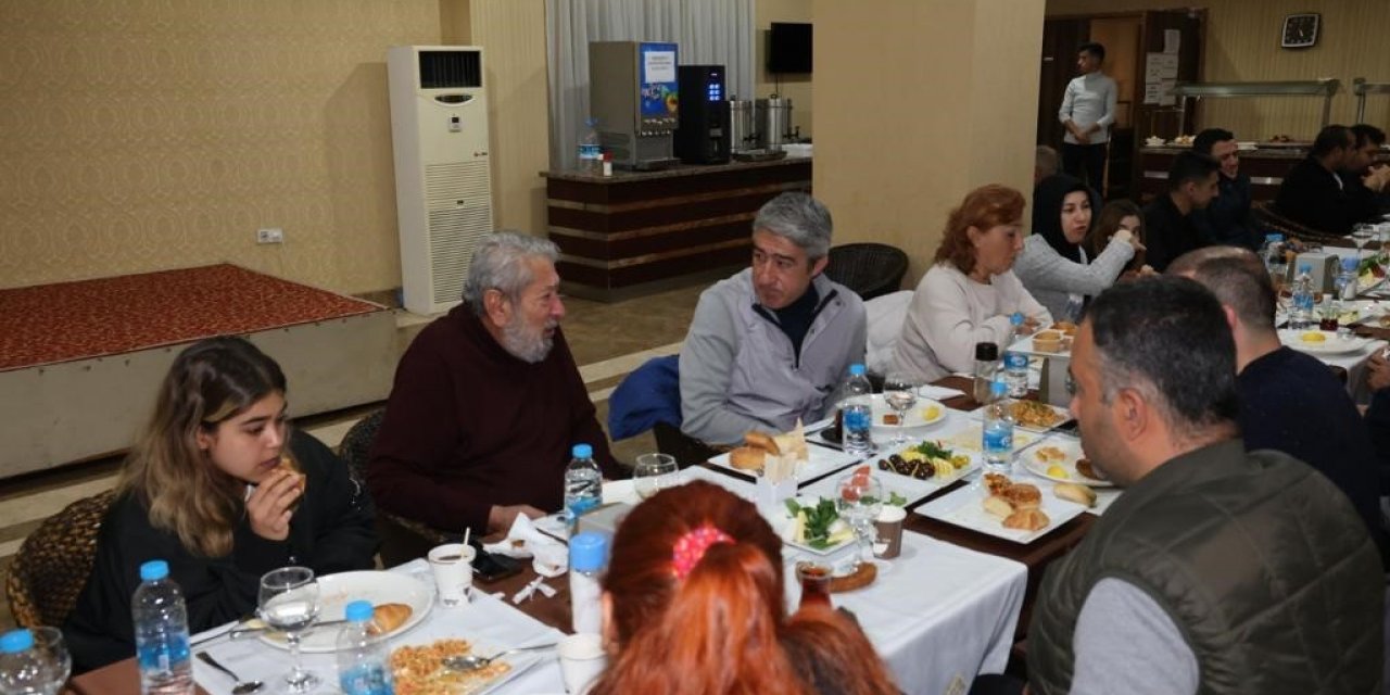 Başkan Oktay, ilk sahurda depremzede konuklarla buluştu