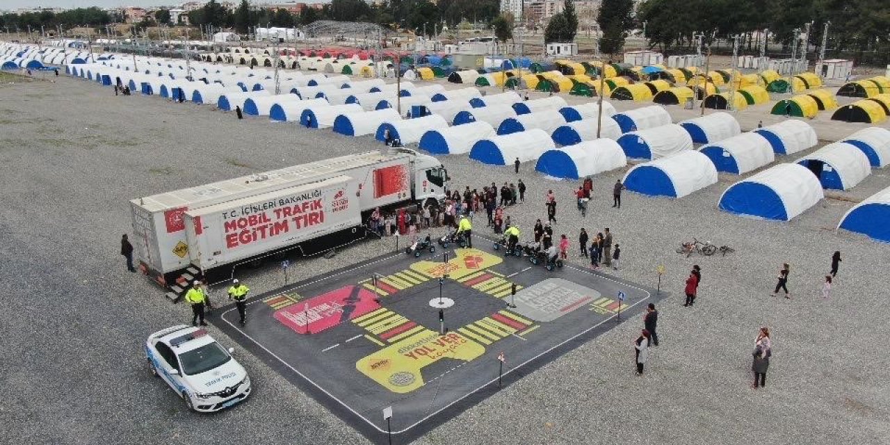 Depremzede çocuklara uygulamalı trafik eğitimi