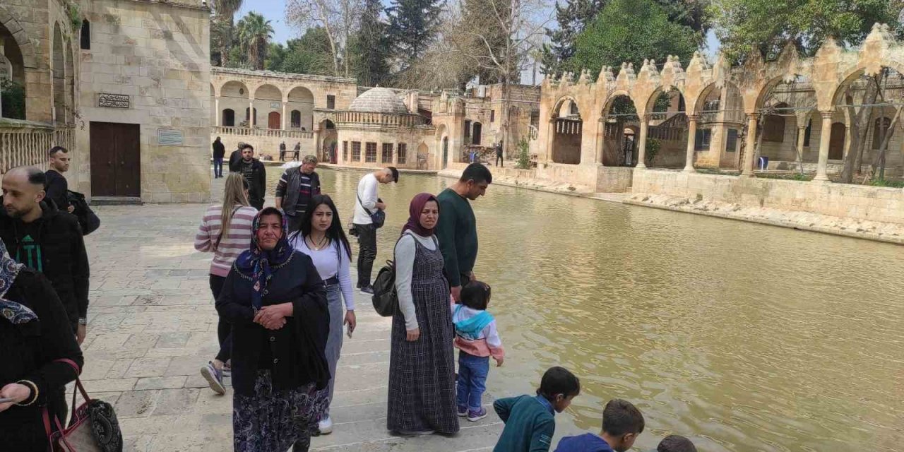 Balıklıgöl’ün suyu berraklaşıyor