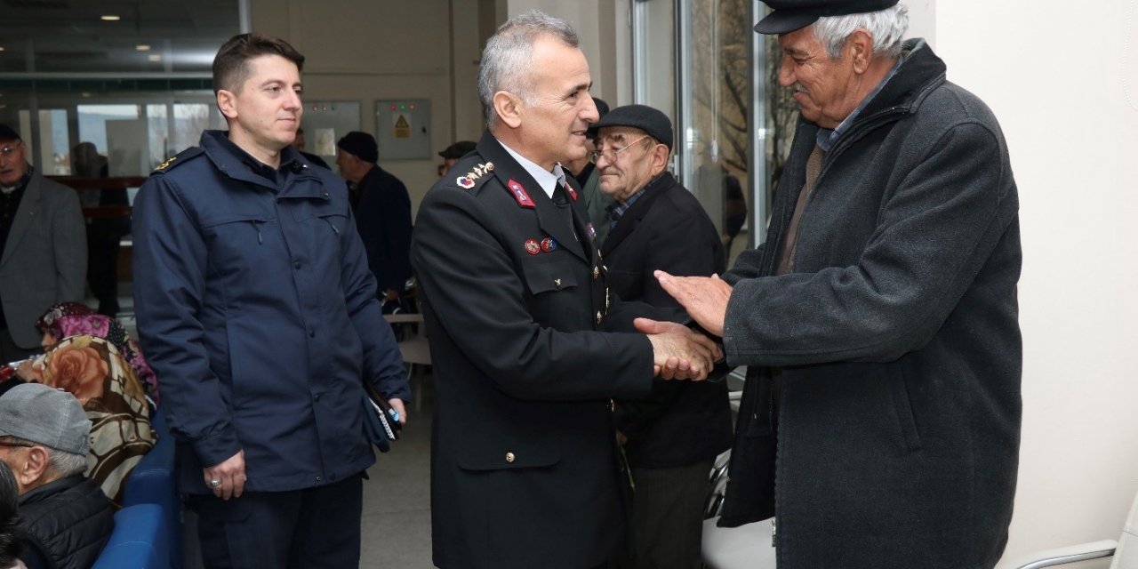 Jandarma ekiplerinden Yaşlılar Haftası ziyareti