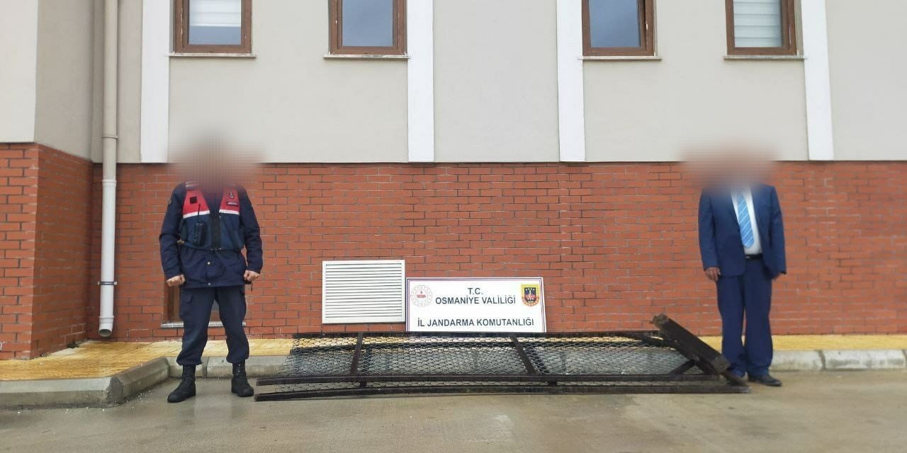 Osmaniye’de demir bahçe kapısını çalan 3 şüpheli yakalandı