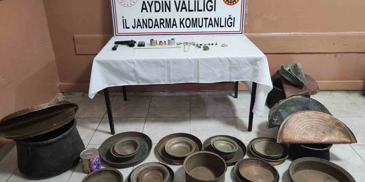 Hırsızlık yaptıkları evden çıkarken suçüstü yakalandılar