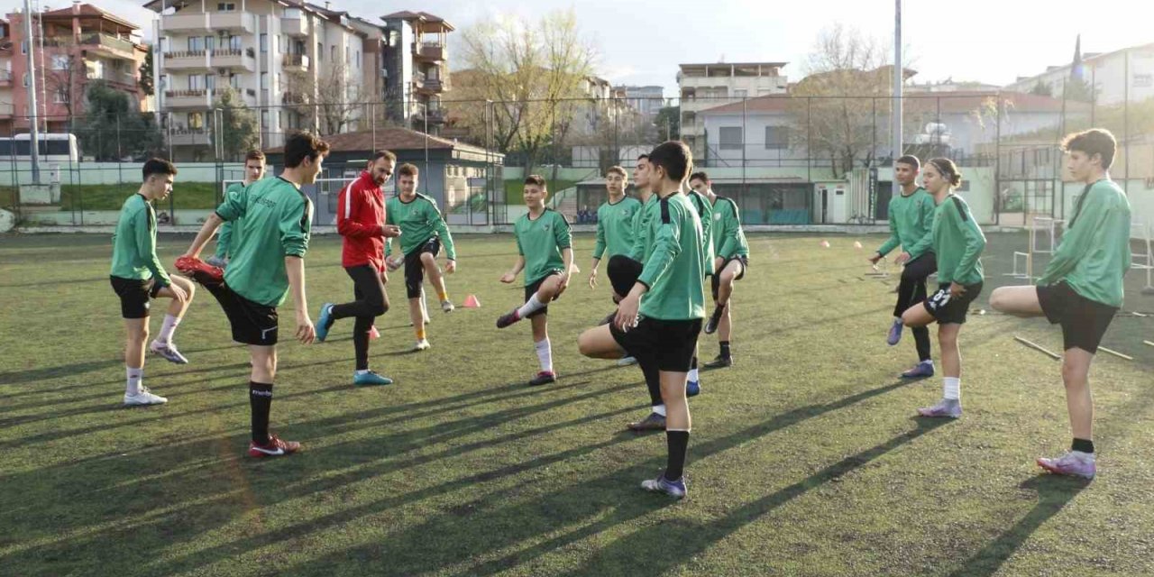 Genç horozlar, U15’de ligi galibiyetle kapatmak istiyor