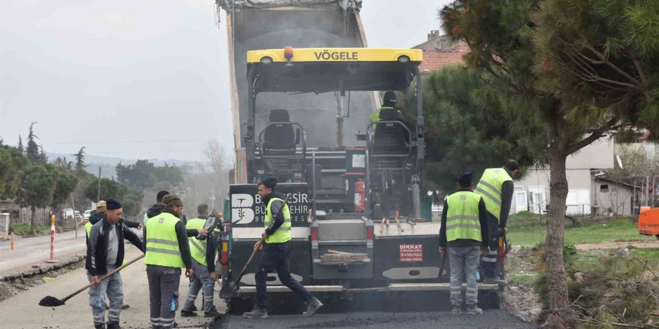 Balıkesir Büyükşehir’den Susurluk ve İvrindi’ye sıcak asfalt