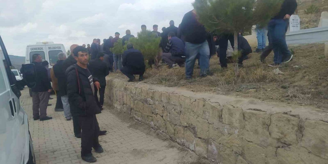 8 yıl sonra kemikleri bulunmuştu, o kemiklerle bugün defnedildi