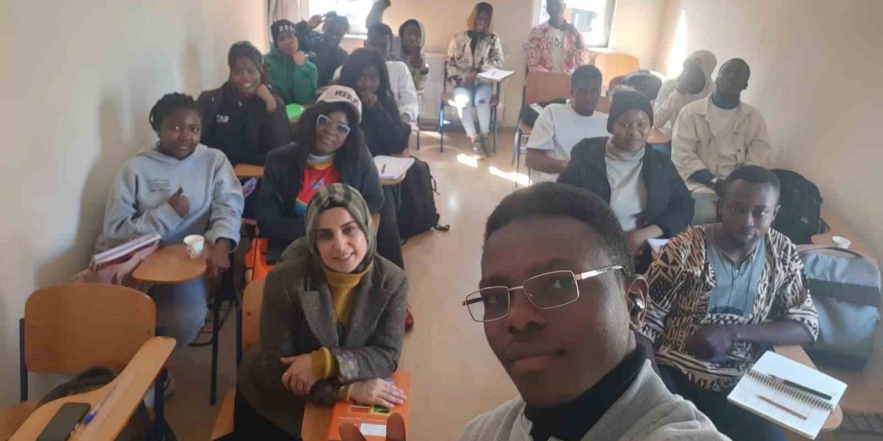 Trabzon’da yabancı öğrencilere ücretsiz İngilizce kursu veriliyor