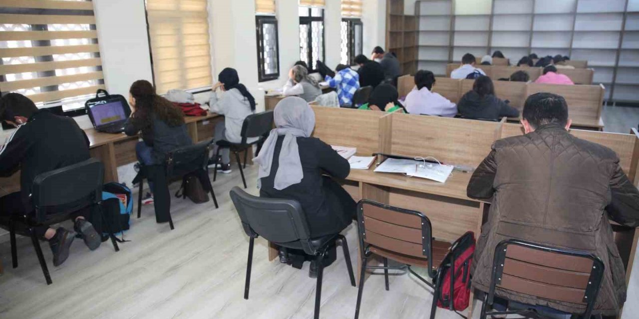 Okuma evleri ramazan ayında da gençlerin hizmetinde