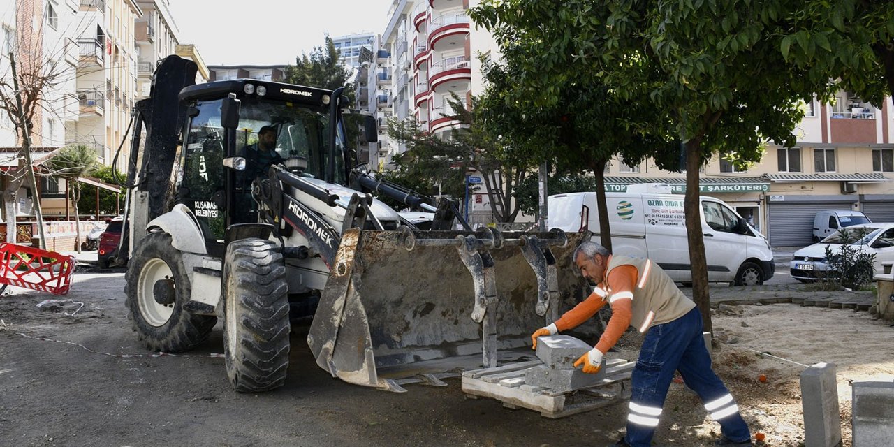 Kuşadası Cumhuriyet Mahallesi’nde yol çalışması sürüyor