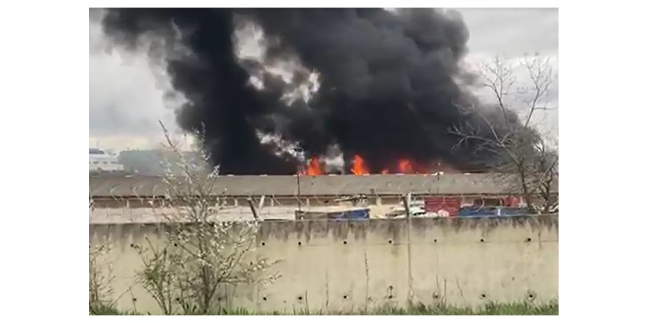 Kocaeli’de temizlik ürünlerinin üretildiği fabrika alevlere teslim oldu