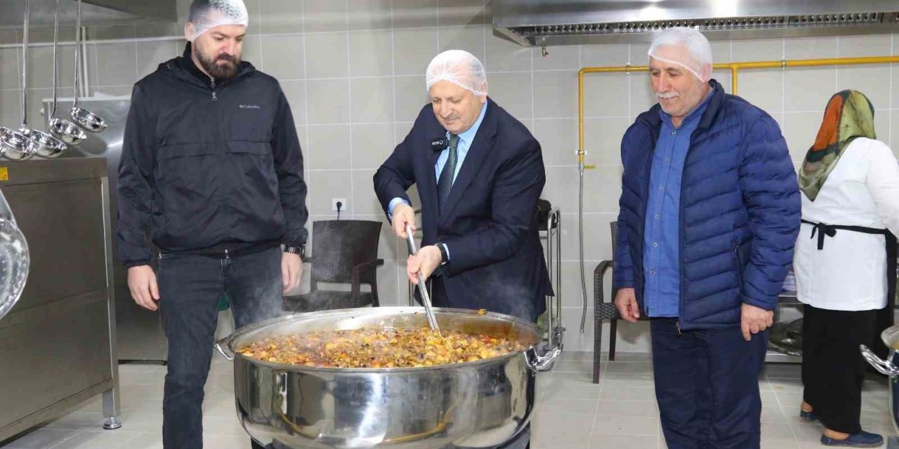 Ünye’deki aşevinden günlük 5 bin kişiye yemek